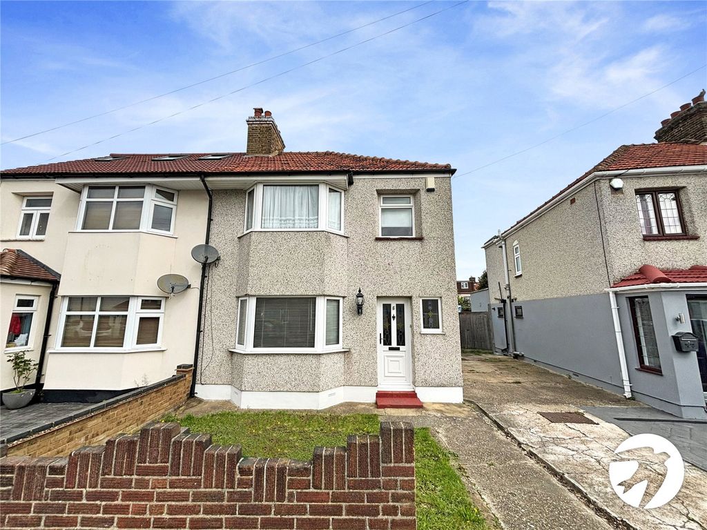 3 bed semidetached house to rent in Sutcliffe Road, Welling DA16, £