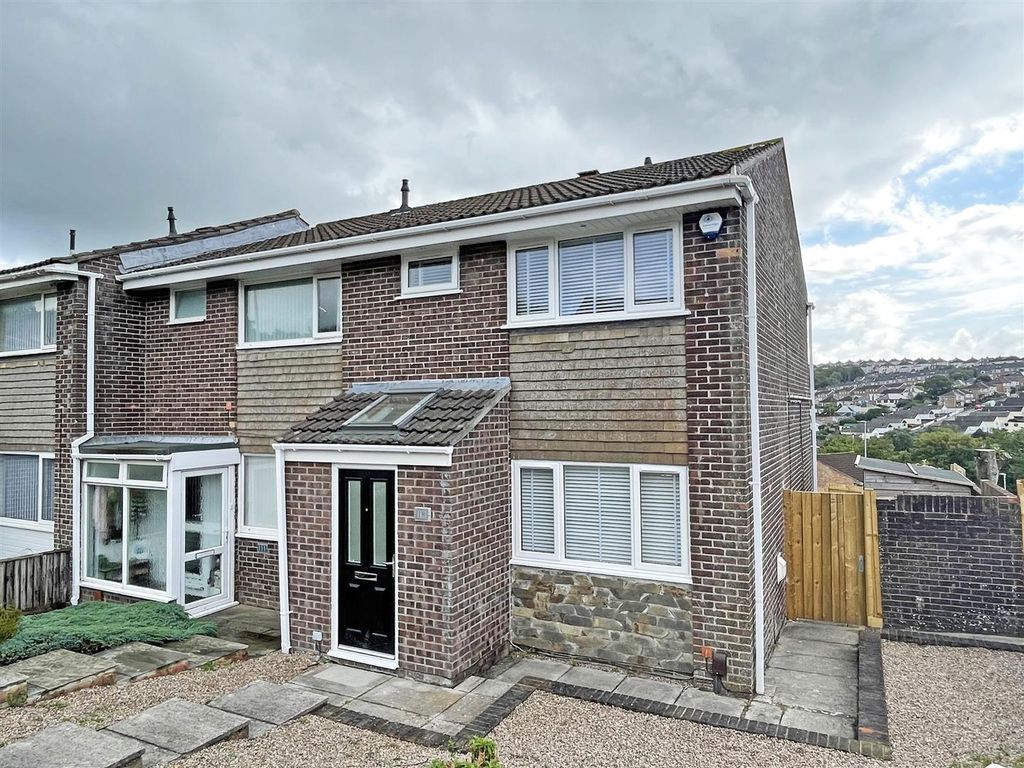 2 bed end terrace house for sale in Speedwell Crescent, Eggbuckland