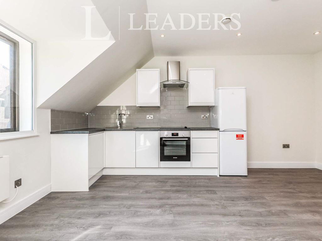 1 bed flat to rent in High Street, Cranleigh GU6, £1,000 pcm Zoopla