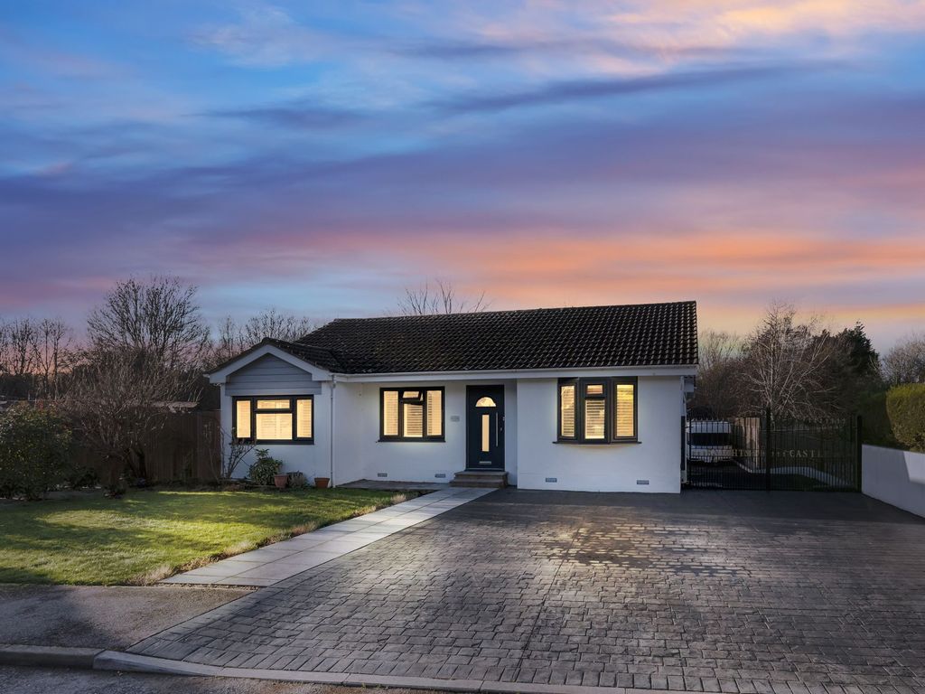 4 bed detached bungalow for sale in Castle Close, Bramber BN44, £950,000 Zoopla