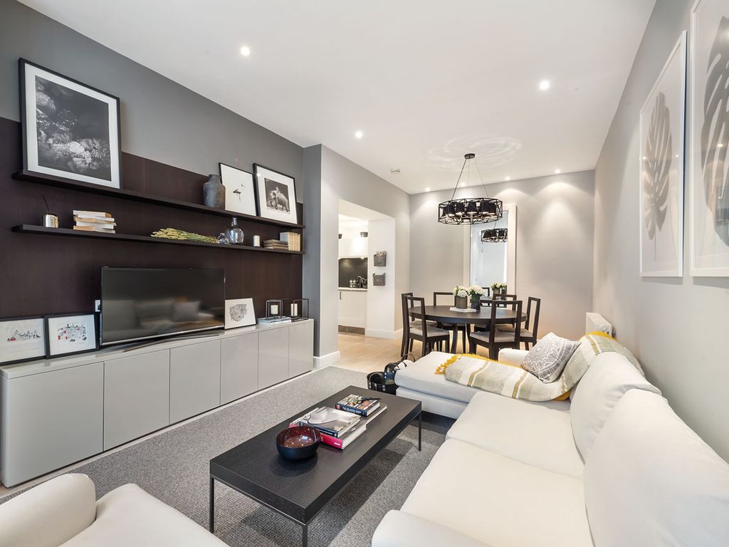 4 bed mews to rent in Cadogan Square, London SW1X, £17,116 pcm - Zoopla