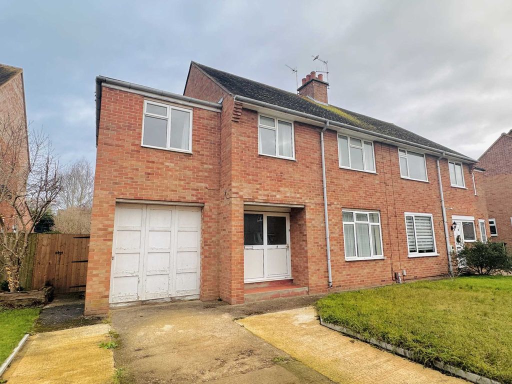 4 bed semidetached house for sale in Barley Close, Wallingford OX10, £