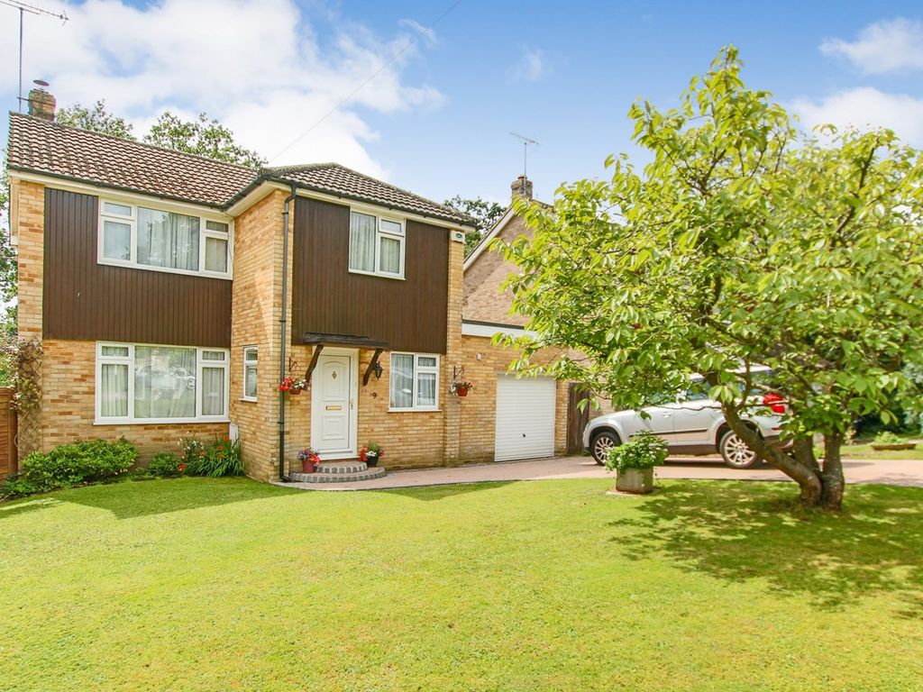 3 bed detached house for sale in The Blytons, East Grinstead RH19, £