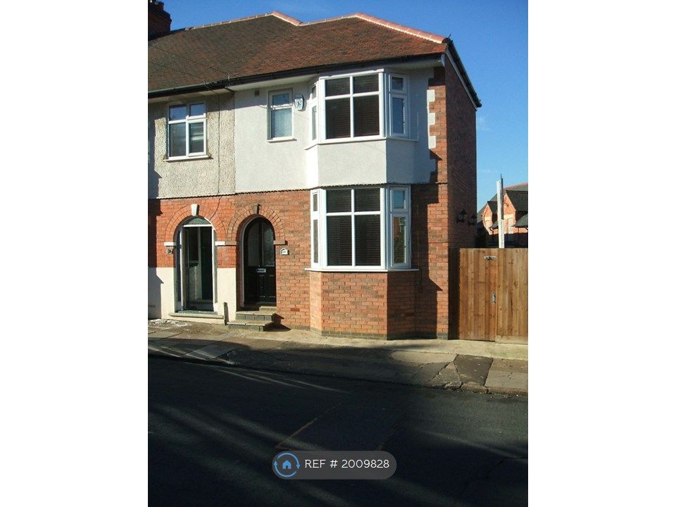 2 bed terraced house to rent in Semilong Road, Northampton NN2, £1,100