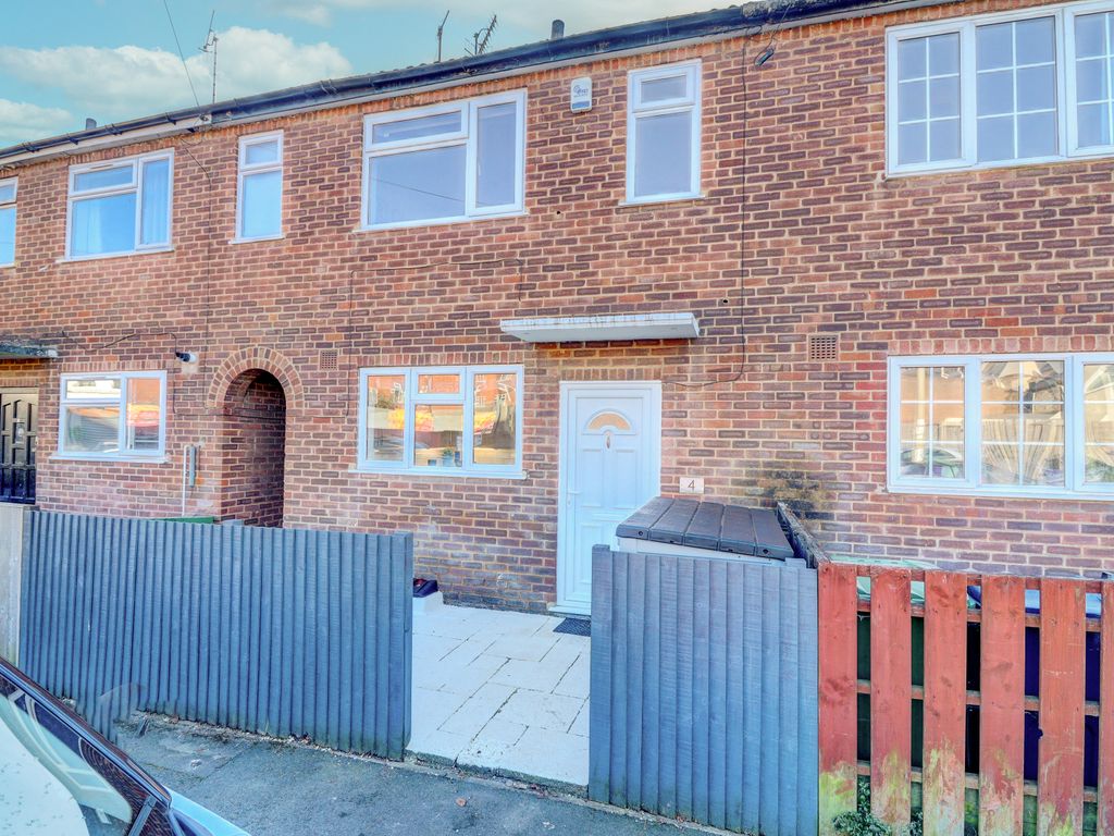 2 bed terraced house for sale in Ford Street, High HP11, £