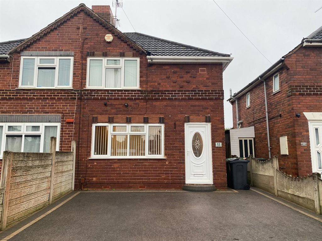 2 bed property to rent in Oak Road, Shelfield, Walsall WS4, £850 pcm
