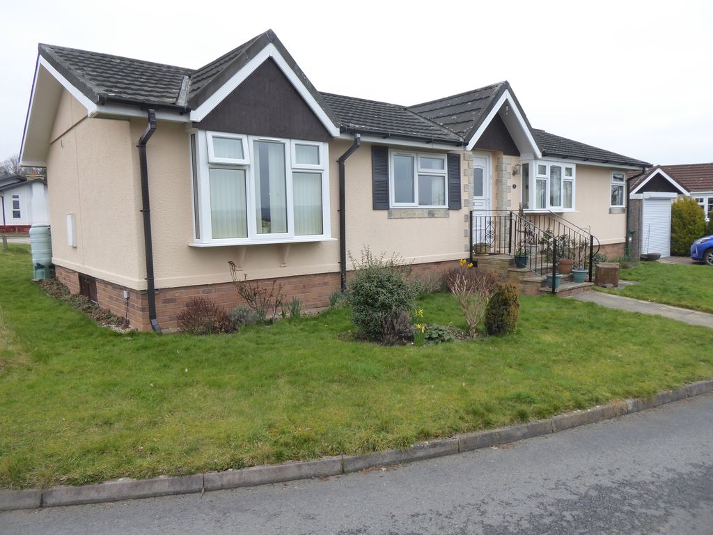 2 bed mobile/park home for sale in Caerwnon Park, Builth Wells, Powys