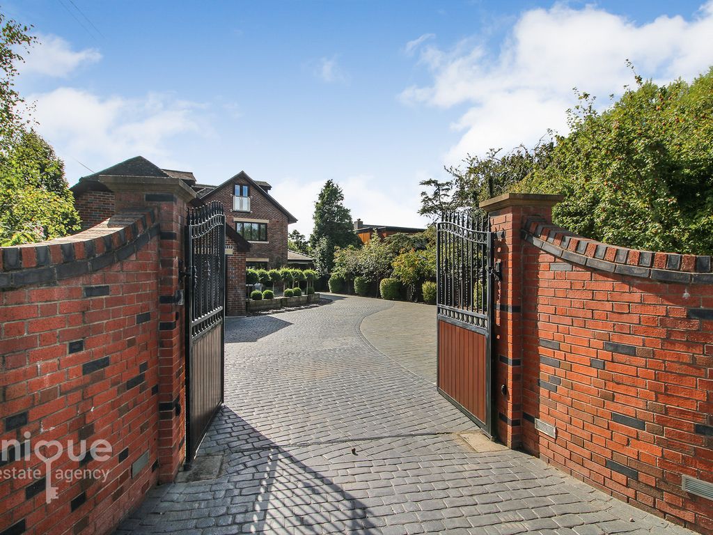 7 bed detached house for sale in Garstang Road East, PoultonLeFylde