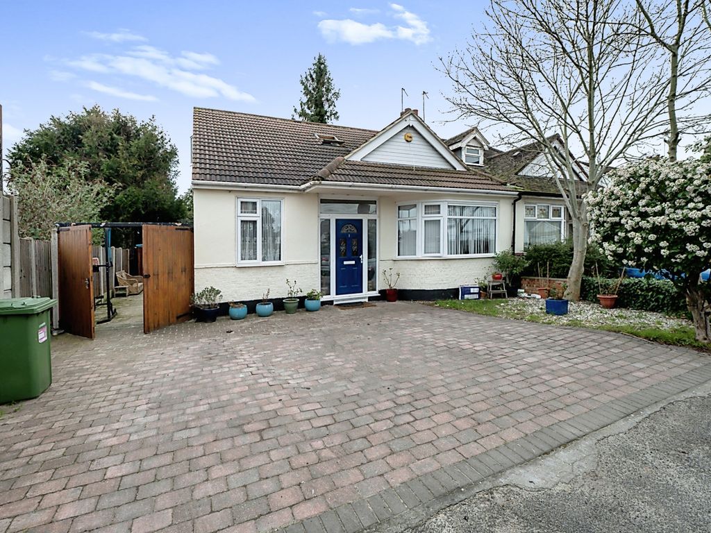 5 bed semidetached bungalow for sale in Ainsley Avenue, Romford RM7