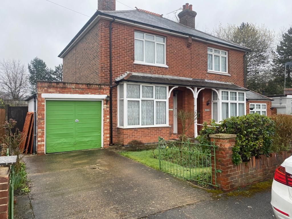 3 bed semidetached house to rent in Kingsway Avenue, Woking GU21 Zoopla