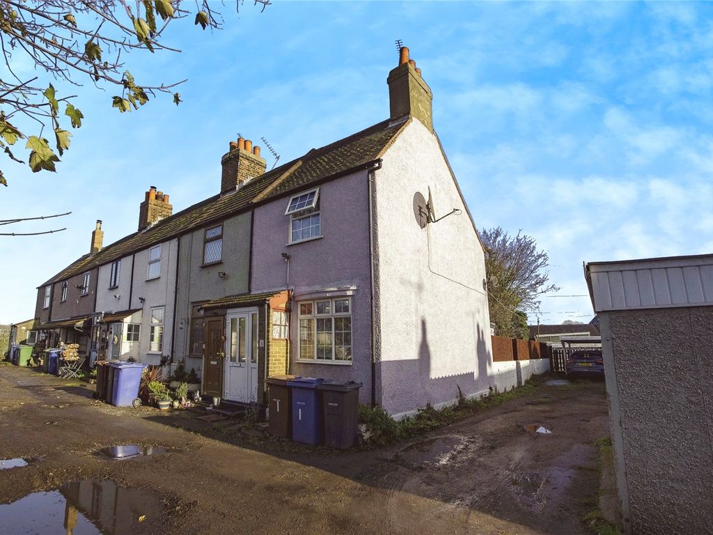 3 bed end terrace house for sale in High Street, Aveley, South Ockendon