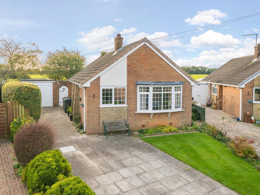2 bed detached bungalow for sale in Moor Side, Boston Spa, Wetherby