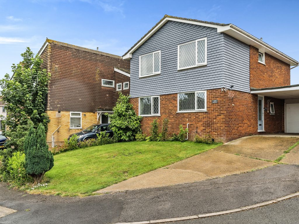 4 bed detached house for sale in Peregrine Drive, Sittingbourne ME10