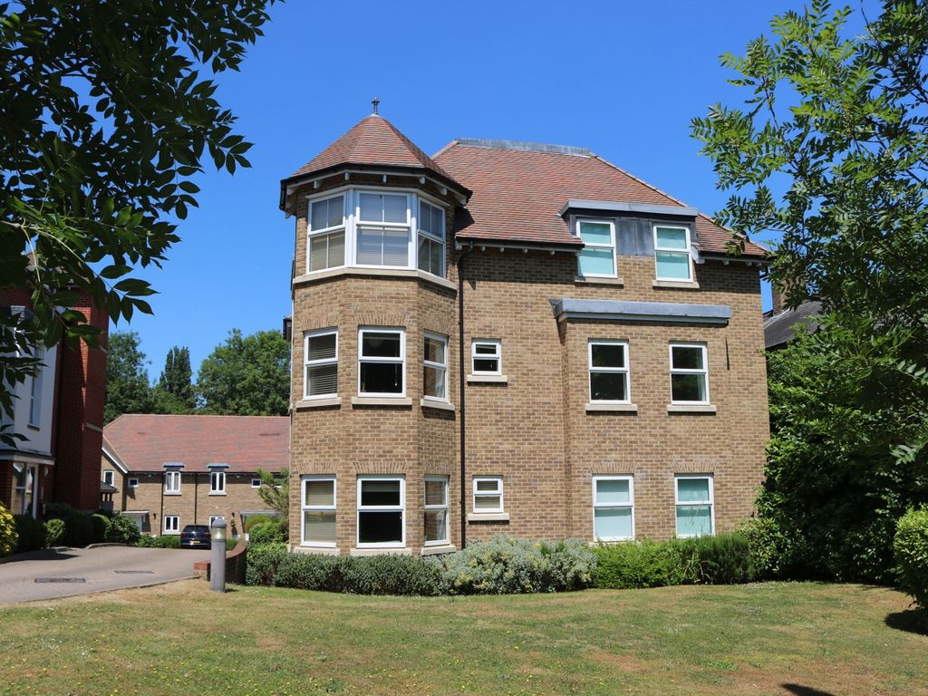 2 bed flat to rent in Egham, Surrey TW20, £1,500 pcm Zoopla