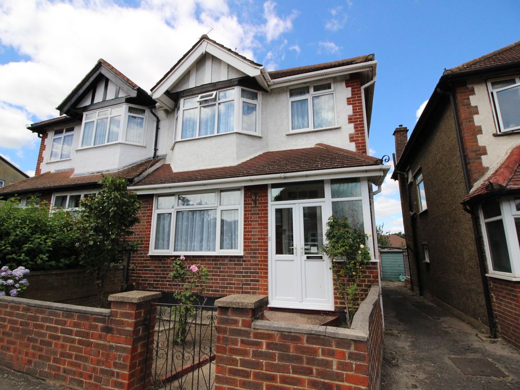 3 bed semidetached house for sale in St Philips Avenue, Worcester Park