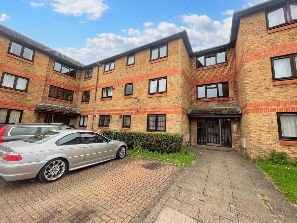 2 bed flat to rent in Hull Close, Slough SL1 Zoopla