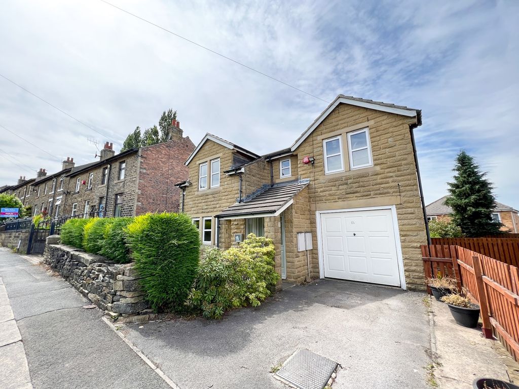 3 bed detached house to rent in Woodside Road, Beaumont Park