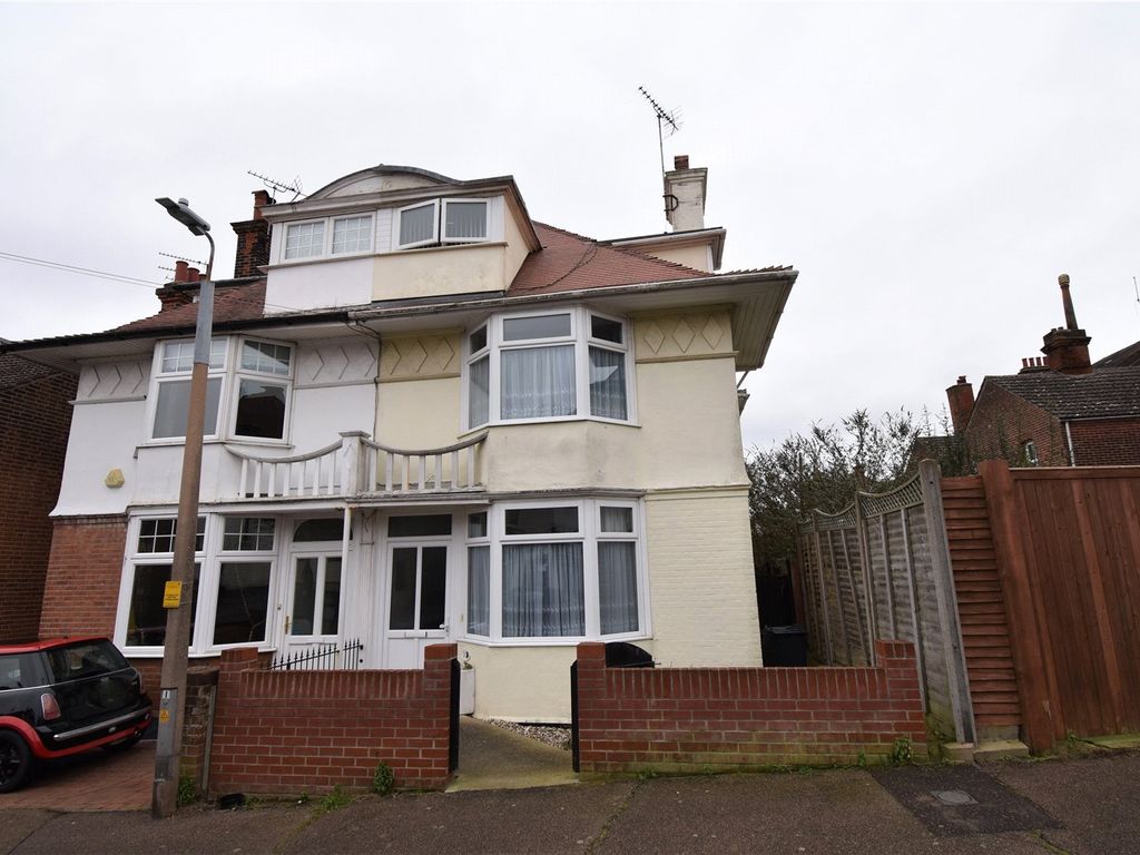 5 bed semidetached house for sale in Elmhurst Road, Harwich, Essex