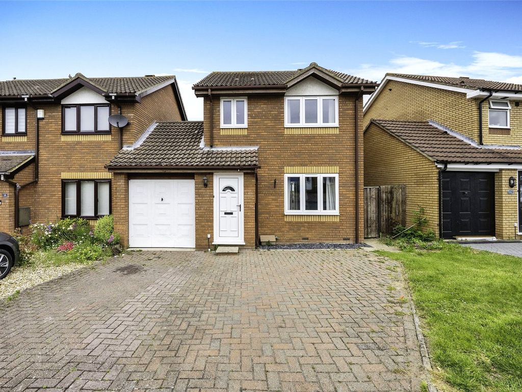 3 bed detached house for sale in Dynevor Close, Bromham, Bedford