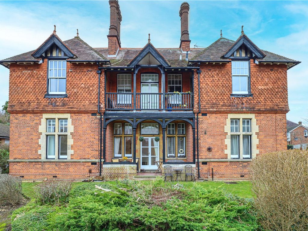 2 bed flat for sale in Hollybush Lane, Harpenden, Hertfordshire AL5, £475,000 Zoopla