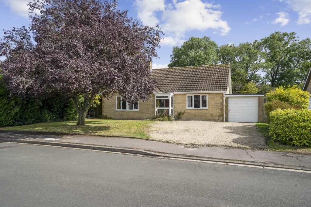 4 bed detached house for sale in Jackson Road, Bledington, Chipping