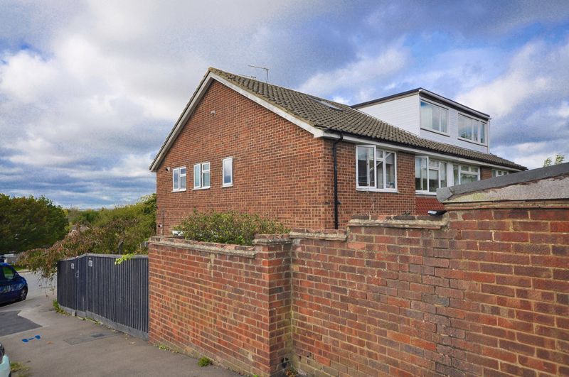 3 bed for sale in Roundhills, Waltham Abbey EN9 Zoopla