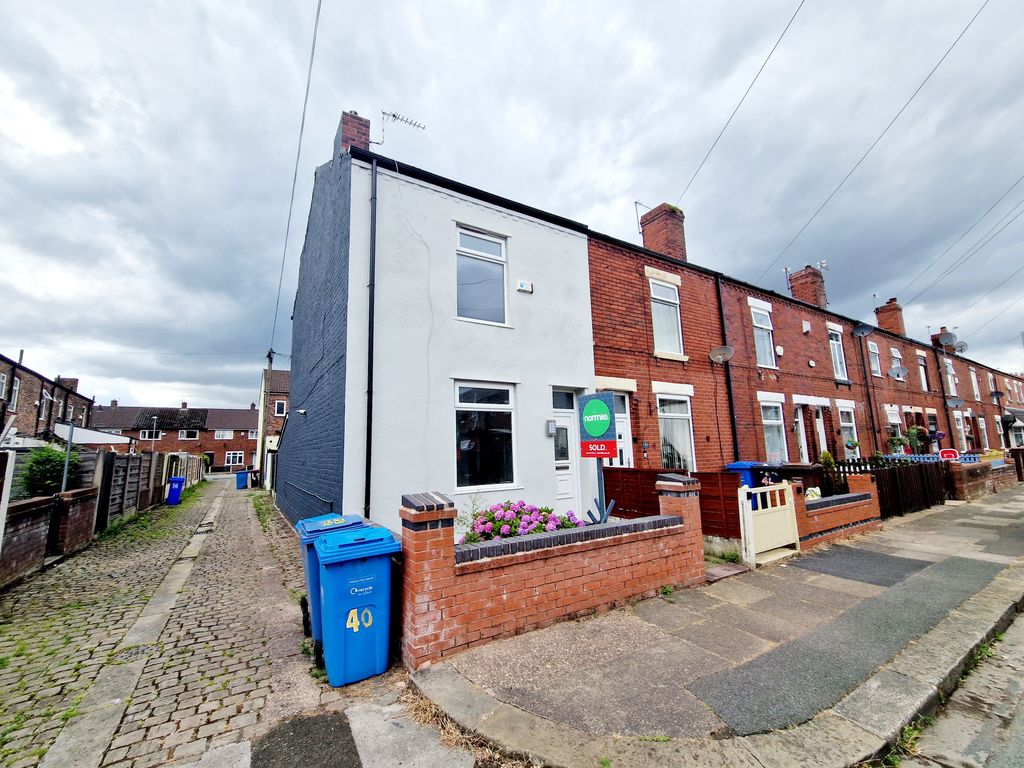2 bed terraced house to rent in Thorp Street, Eccles, Manchester M30, £