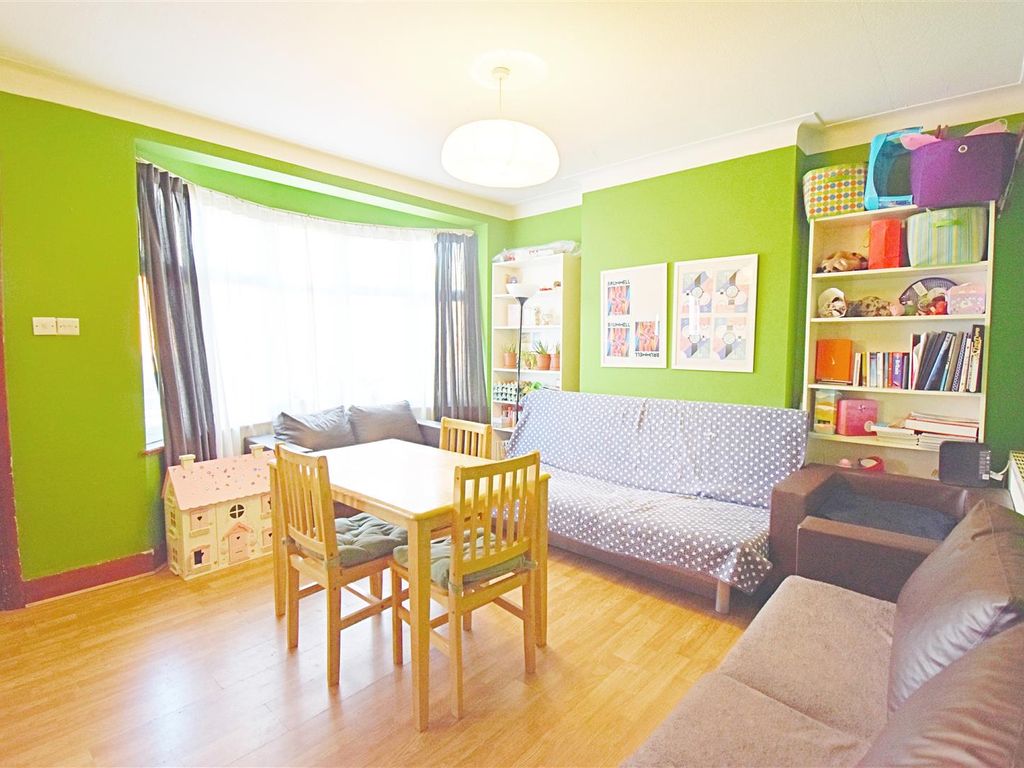 4 bed detached house to rent in Mansfield Avenue, London N15, £2,450