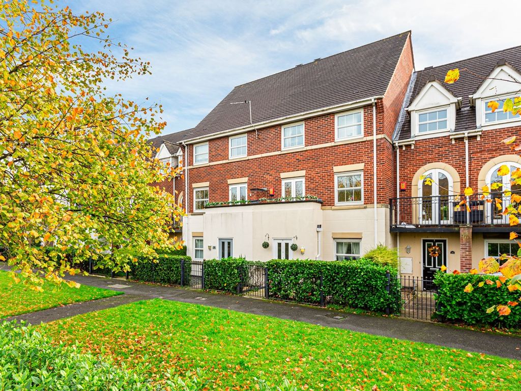 5 bed town house for sale in Lexington Walk, Great Sankey, Warrington