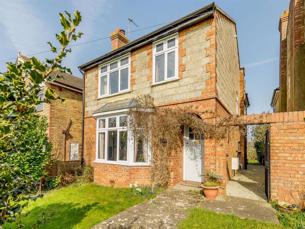 3 bed detached house for sale in Walnut Tree Avenue, Loose, Maidstone