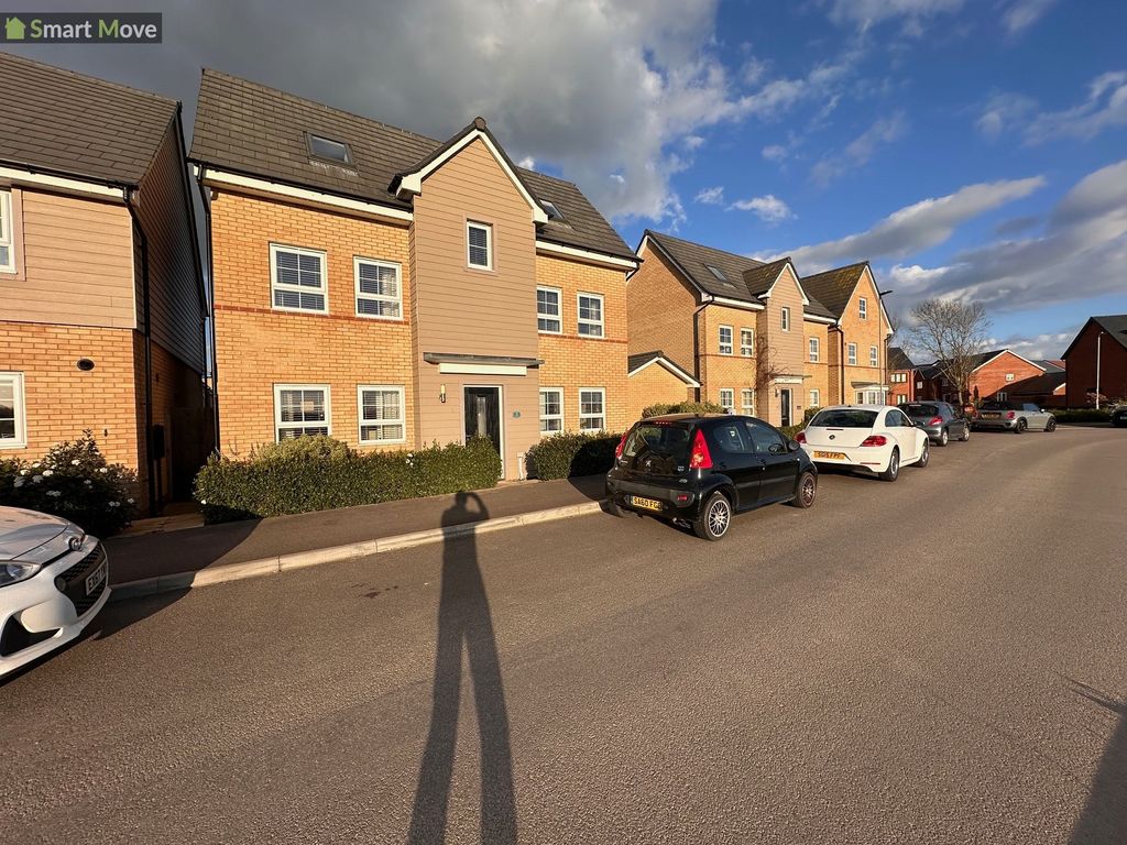 4 bed detached house to rent in Beebys Way, Hampton Water, Peterborough