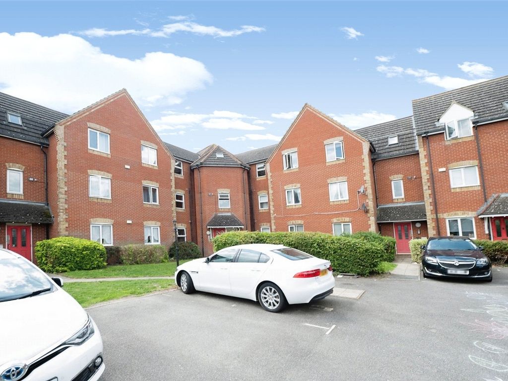 2 bed flat for sale in Bluebell Close, Rush Green, Romford RM7, £