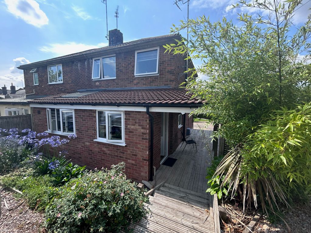 3 bed semidetached house to rent in Bergholt Road, Colchester CO4 Zoopla
