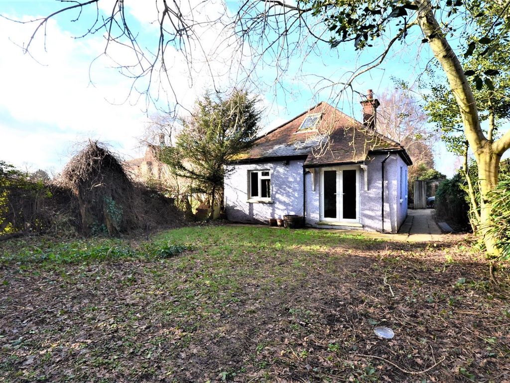 2 bed detached bungalow for sale in Byng Road, EN5 Zoopla