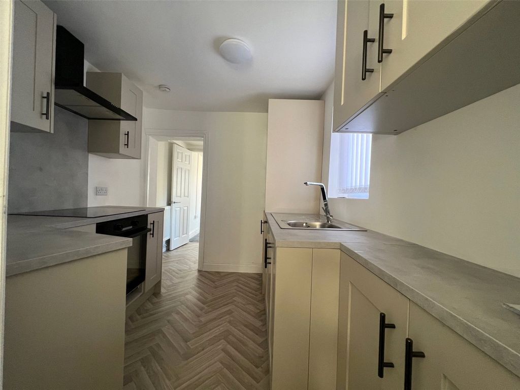 3 bed end terrace house to rent in Wykeham Road, Reading, Berkshire RG6