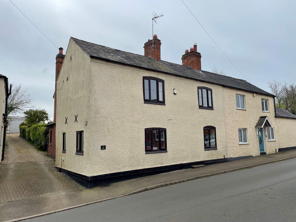 4 bed semidetached house for sale in The Mount, Dunton Bassett