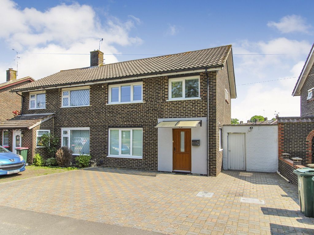 3 bed semidetached house for sale in Ashdown Drive, Crawley, West