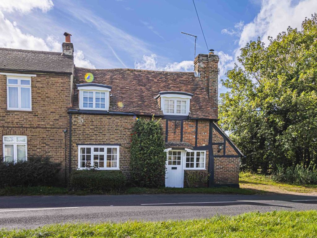 2 bed semidetached house to rent in The Green, Sarratt, Rickmansworth