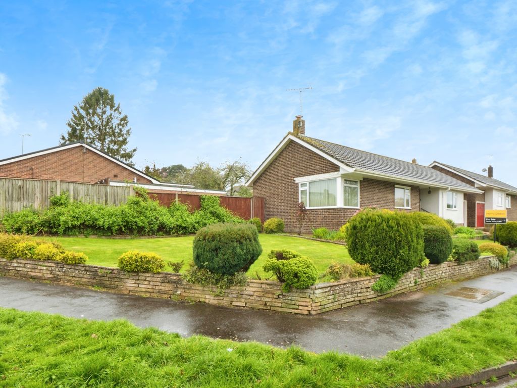 3 bed bungalow for sale in Cedar Crescent, North Baddesley, Southampton