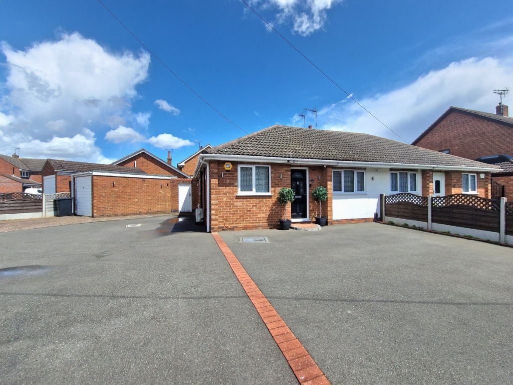 2 bed bungalow for sale in Dingley Road, Bulkington, Bedworth