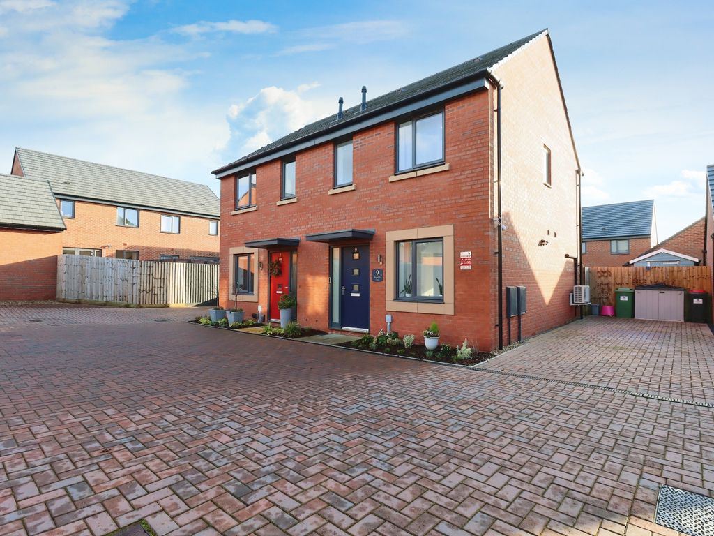 2 bed semidetached house for sale in Piccadilly Close, Priorslee