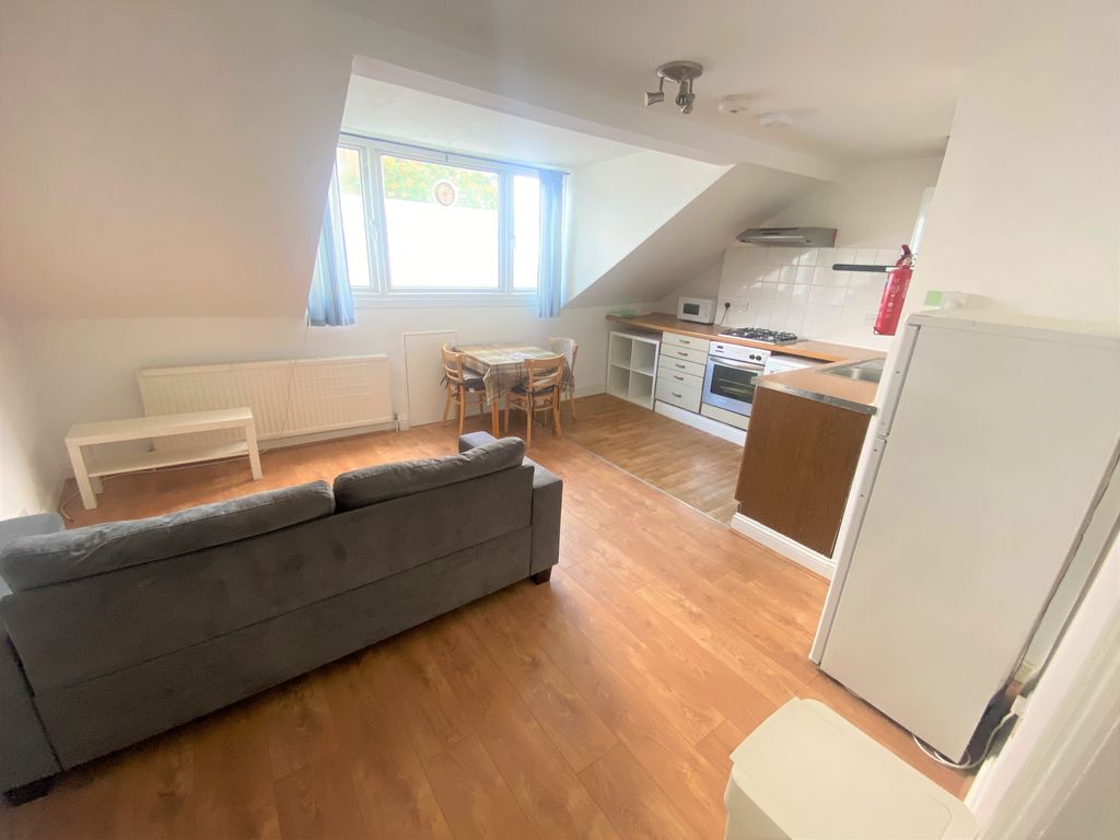 1 bed flat to rent in Newington Green Road, London N1, £1,600 pcm Zoopla