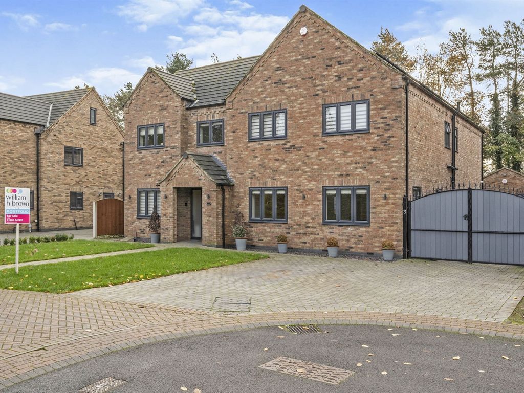 5 bed detached house for sale in Abbeyfield Court, Hatfield, Doncaster
