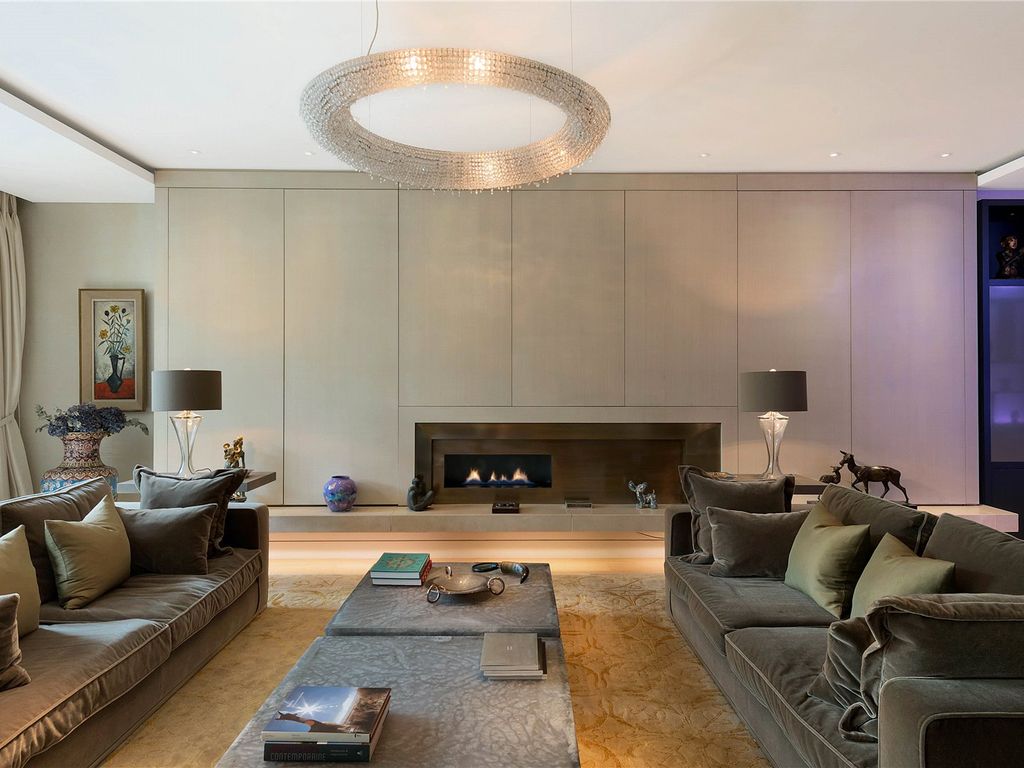 Montrose Place, London SW1X  