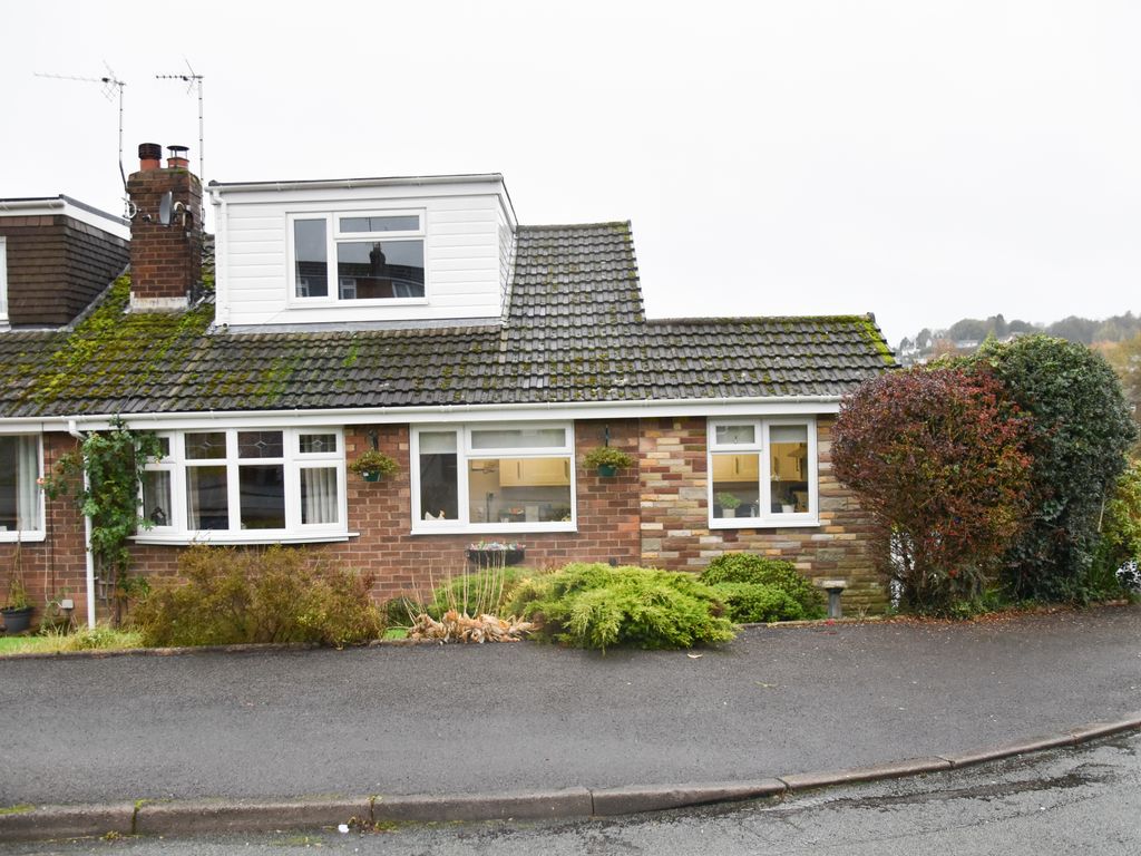 3 bed semidetached bungalow for sale in Hawfinch Road, Cheadle, Stoke