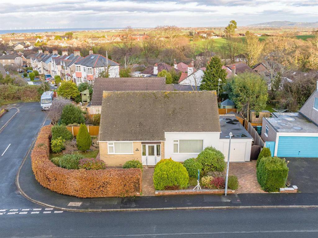 3 bed detached bungalow for sale in Bryn Twr, Abergele, Conwy LL22, £