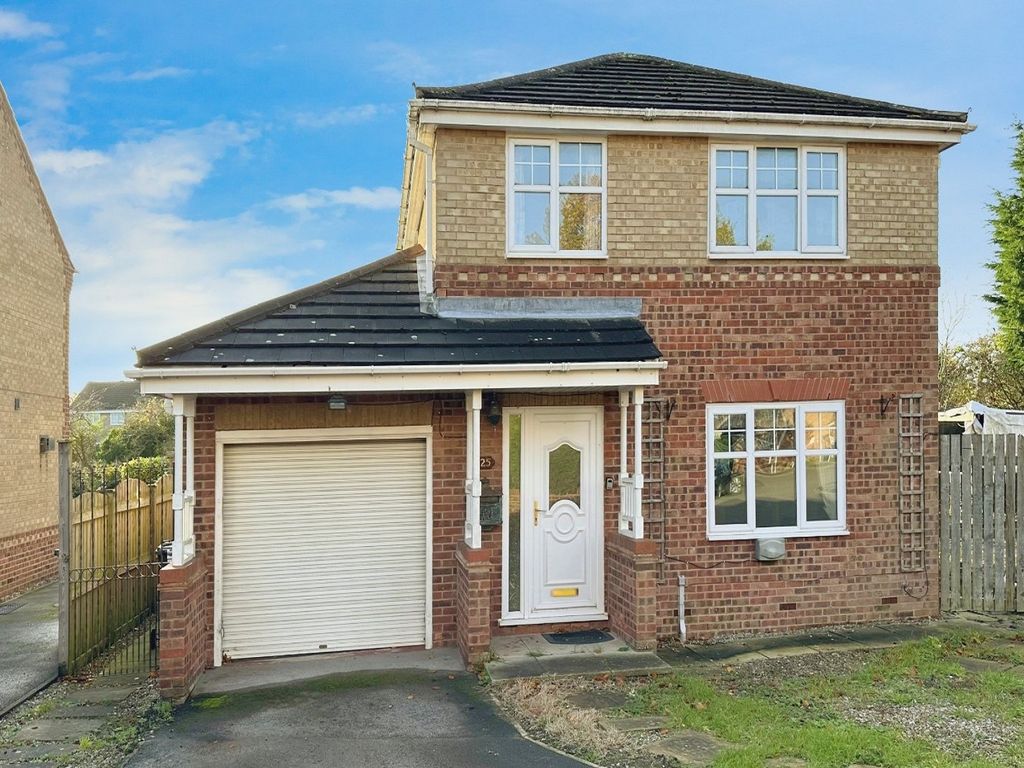 4 bed detached house for sale in Topcliffe Court, Selby YO8, £210,000