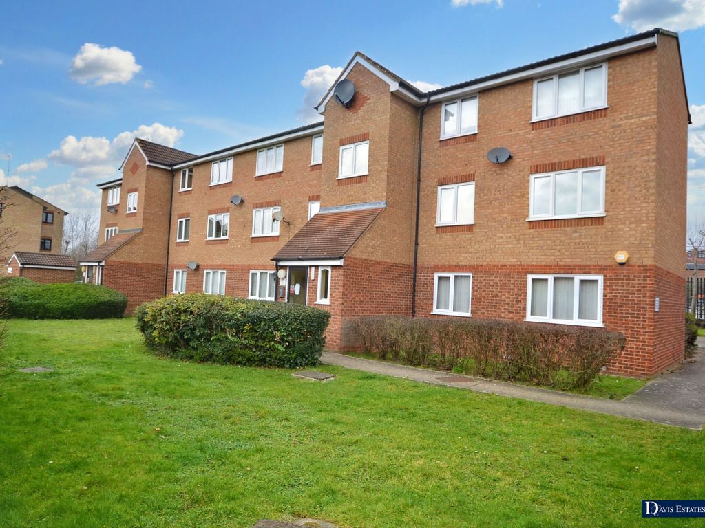 1 bed flat for sale in Latimer Drive, Hornchurch RM12 Zoopla