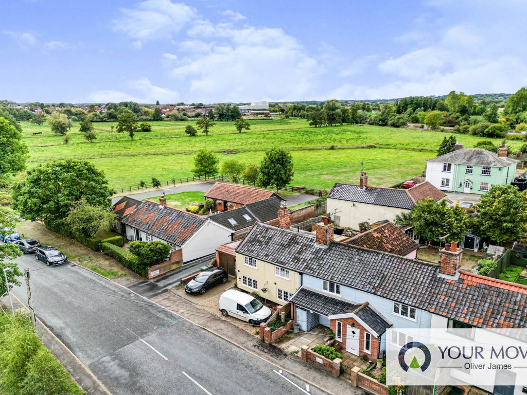 4 bed terraced house for sale in Ditchingham Dam, Ditchingham, Bungay