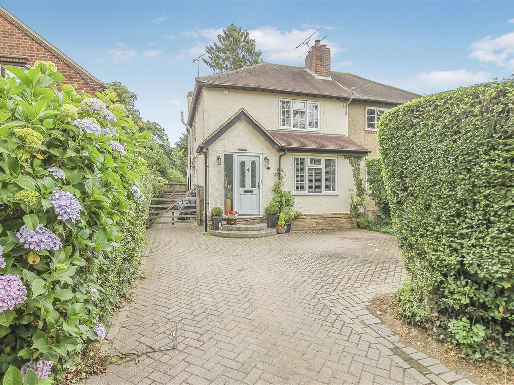 3 bed semidetached house for sale in Bellhouse Lane, Pilgrims Hatch